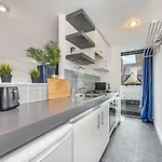 Host & Stay - Preston\'S Rooftop Apt