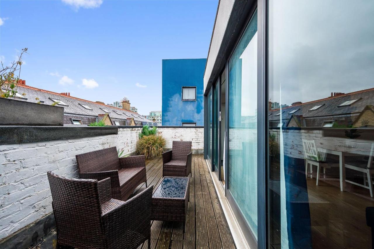 Host & - Preston's Rooftop Apartment *